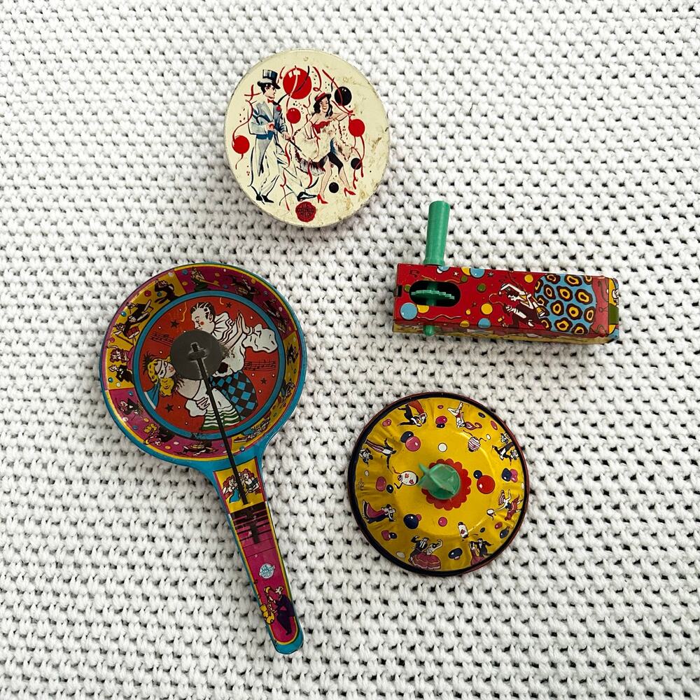 US Metal Toy Mfg Co Lot of 4 Tin Litho Noisemakers Vintage Click Clak Clapper